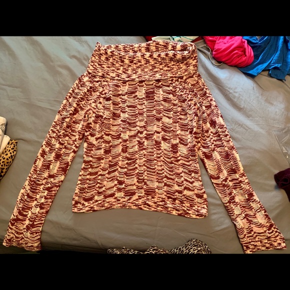 Guess sweater size L very pretty purple/pink - Picture 2 of 2